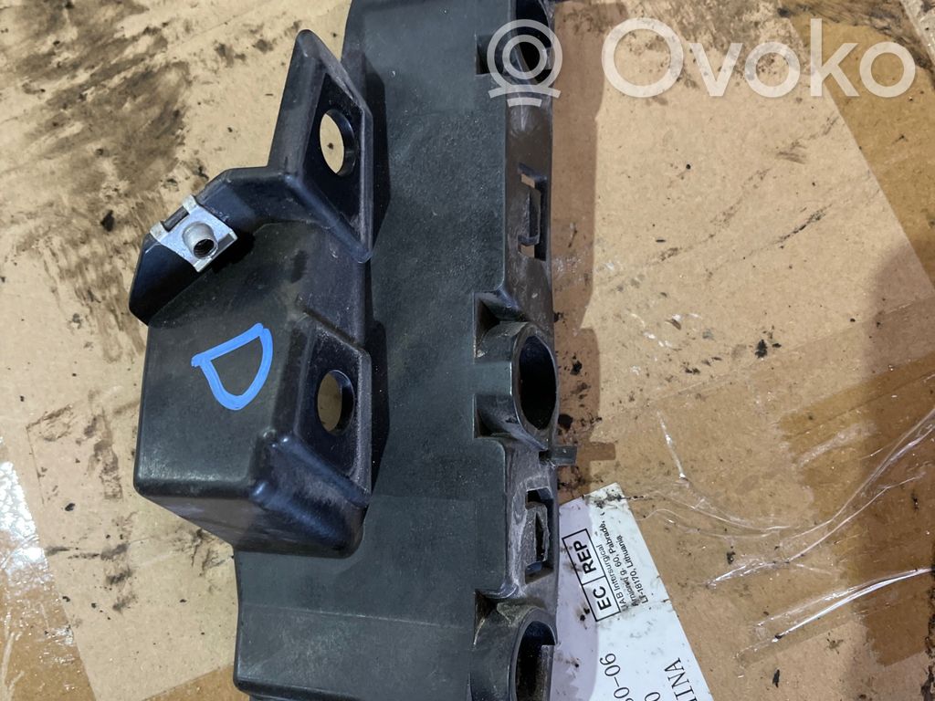 Audi Q7 4M Front bumper mounting bracket 