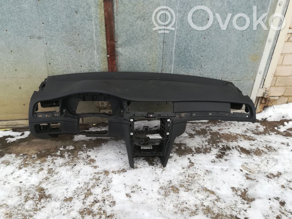 Skoda Superb B6 (3T) Панель 