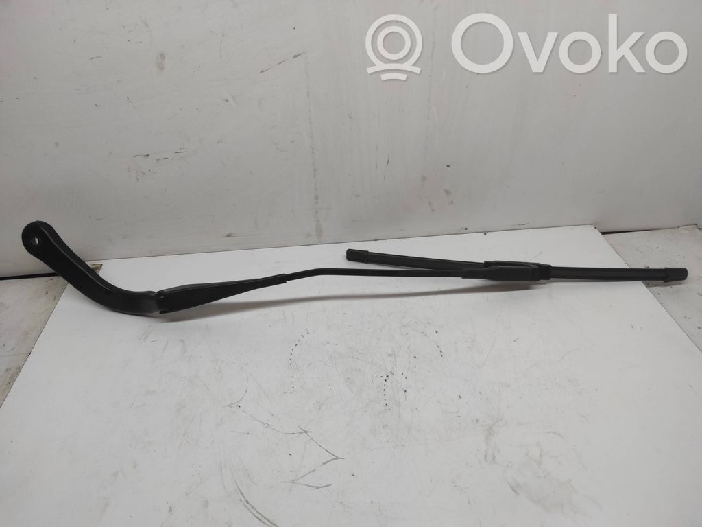 BMW 3 E90 E91 Front wiper blade arm 