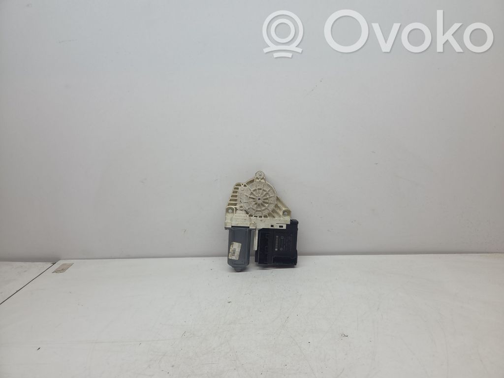 Volkswagen PASSAT B6 Silnik regulatora szyby drzwi przednich 