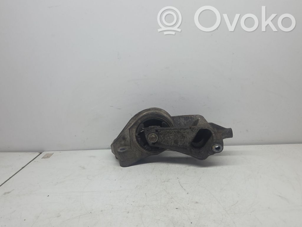 Chevrolet Captiva Engine mount bracket 