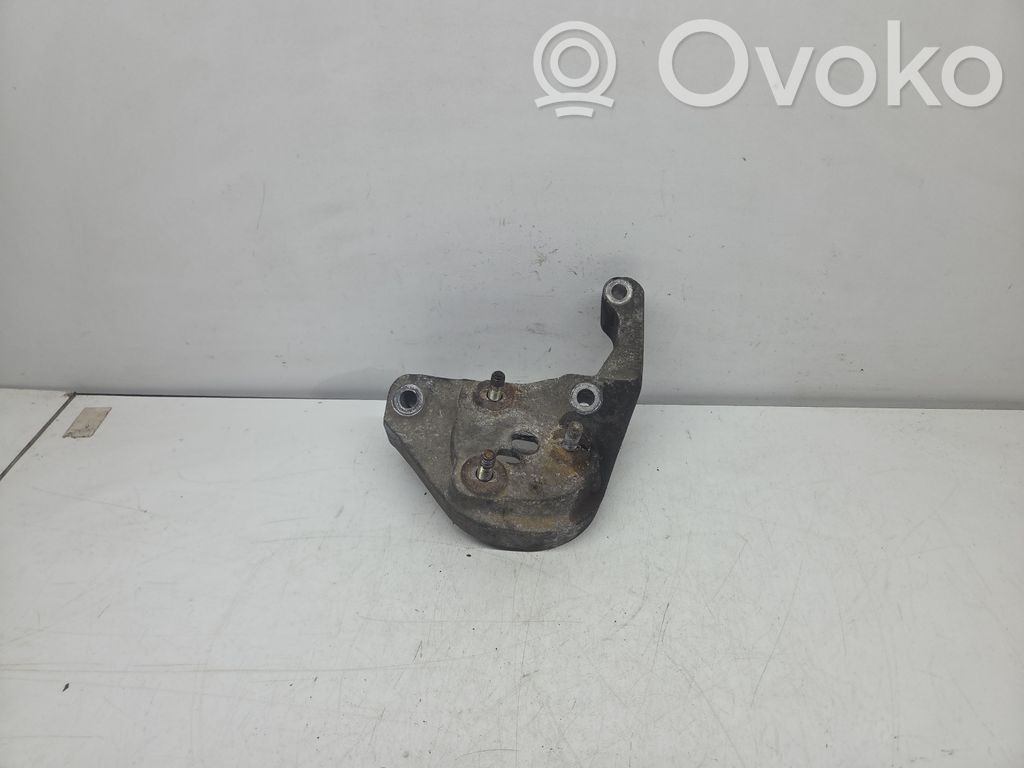 Volvo V50 Engine mounting bracket 