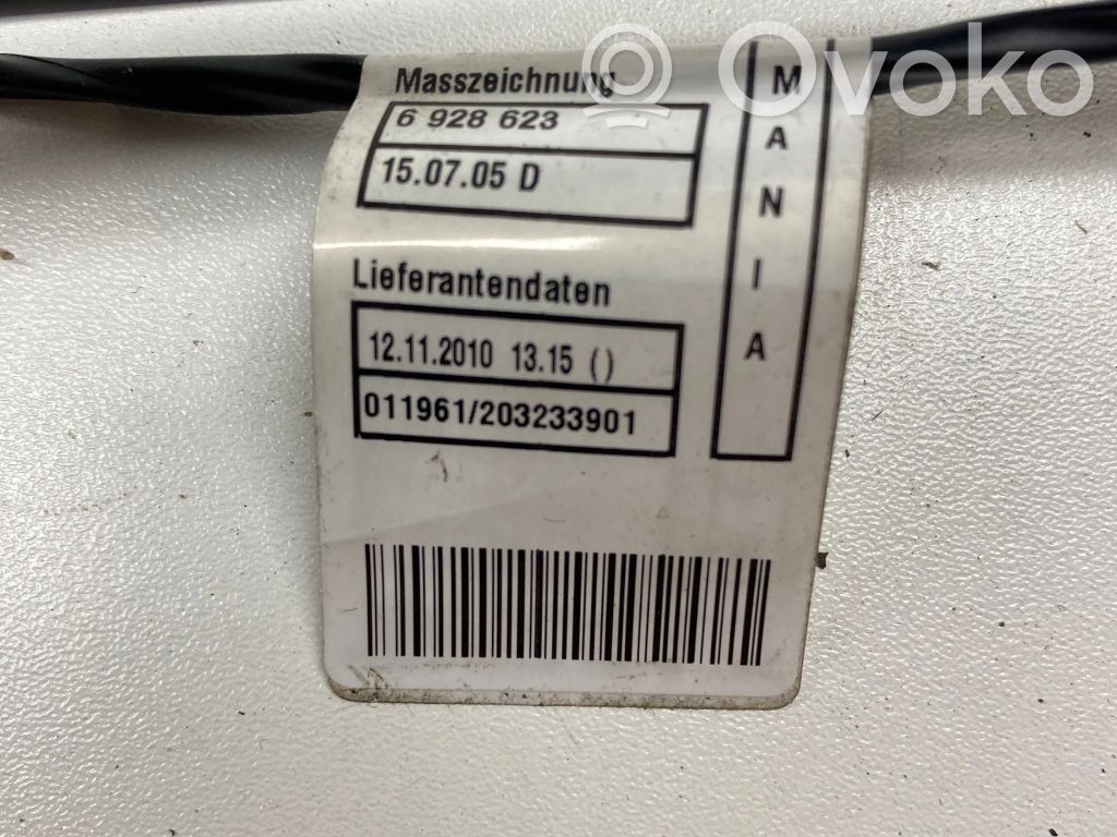BMW 3 E90 E91 Windshield washer spray nozzle 