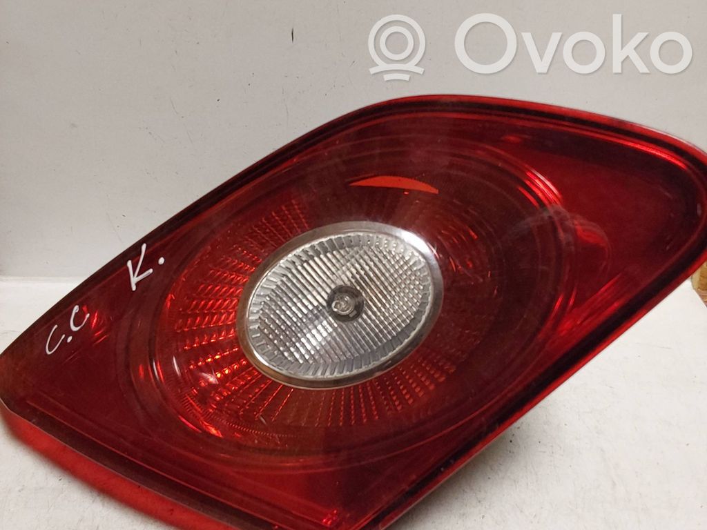 Volkswagen PASSAT CC Lampă spate în capacul portbagajului 