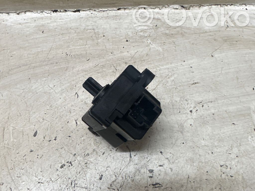 Opel Zafira B Двигатель задвижки потока воздуха 