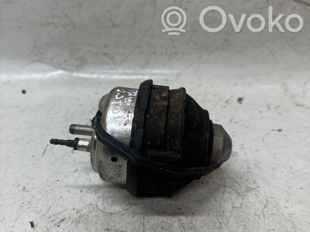 Volvo V70 Engine mount bracket 