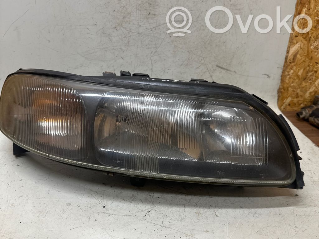 Volvo V70 Lampa przednia 
