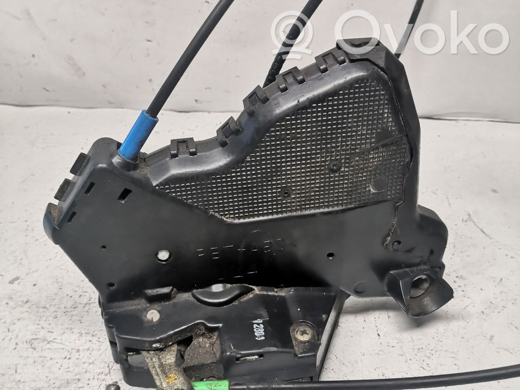 Toyota Avensis T250 Front door lock 