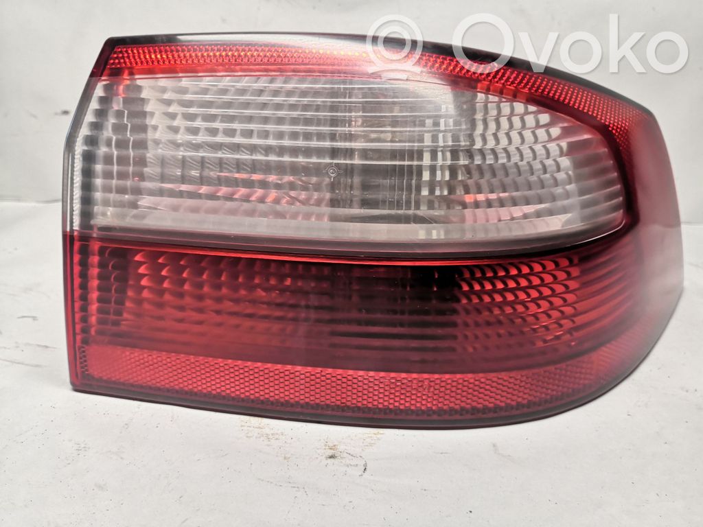 Renault Laguna II Aizmugurējais lukturis virsbūvē 