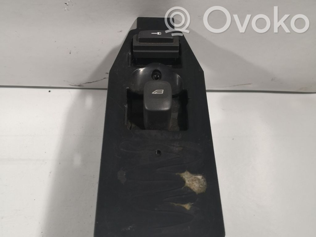 Electric window control switch   8651328