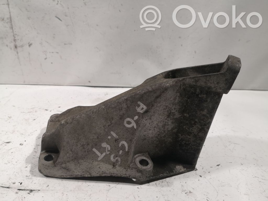 Audi A6 S6 C5 4B Engine mounting bracket 
