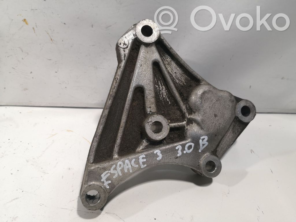 Renault Espace III Engine mounting bracket 