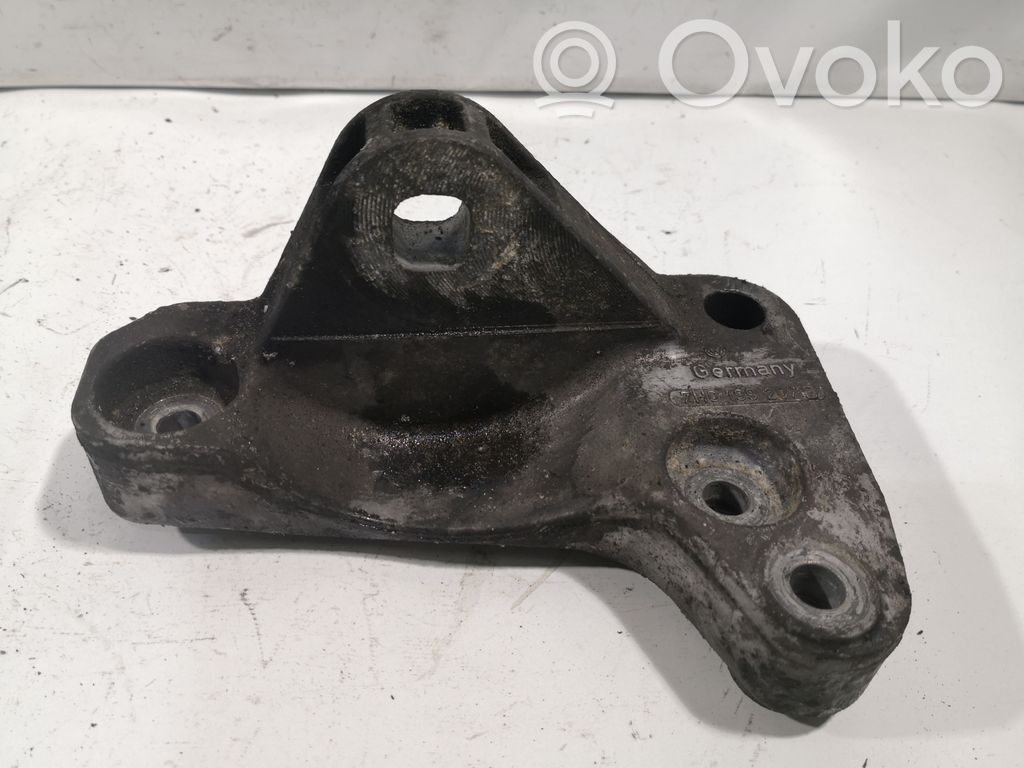 Volkswagen Transporter - Caravelle T5 Engine mounting bracket 