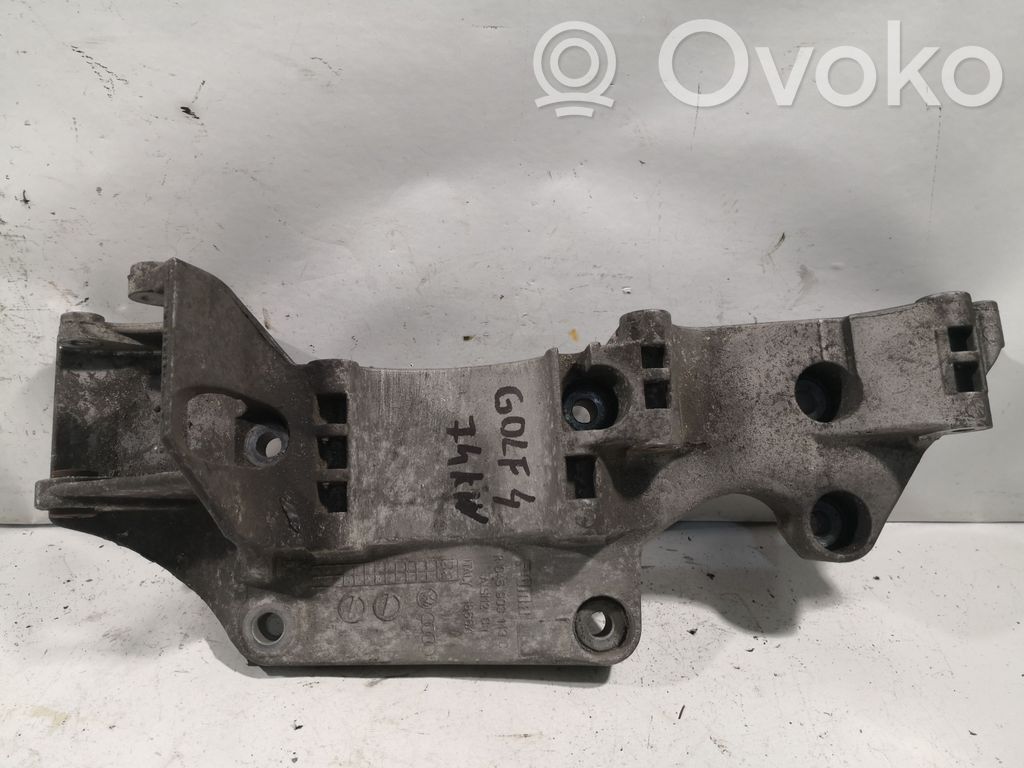 Volkswagen Golf IV Generatoriaus kronšteinas 