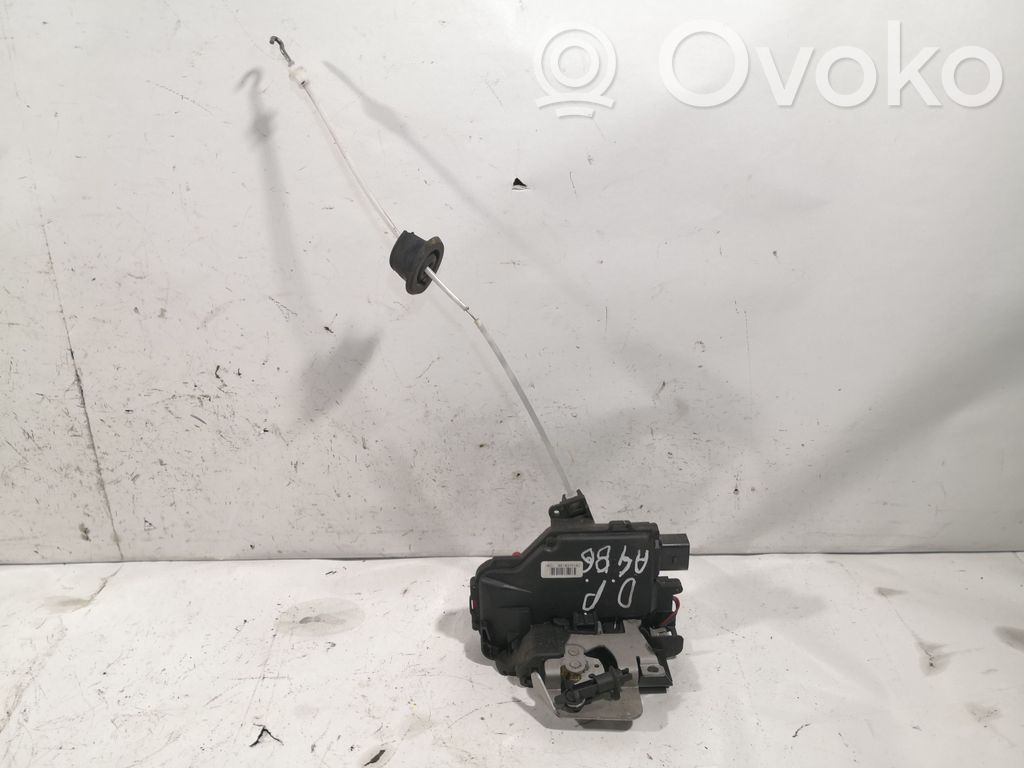 Audi A4 S4 B6 8E 8H Priekinė durų spyna 