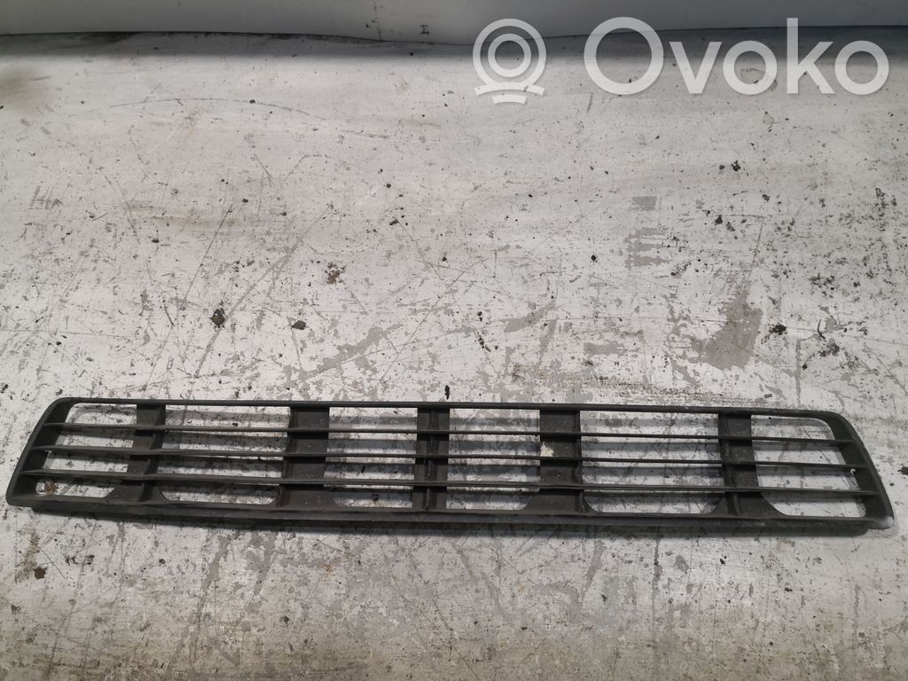 Volkswagen PASSAT B5 Front bumper lower grill 