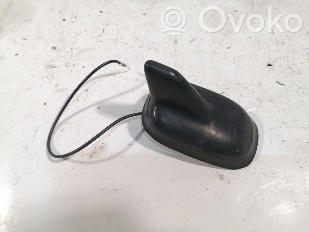 Volkswagen PASSAT B7 GPS-pystyantenni 