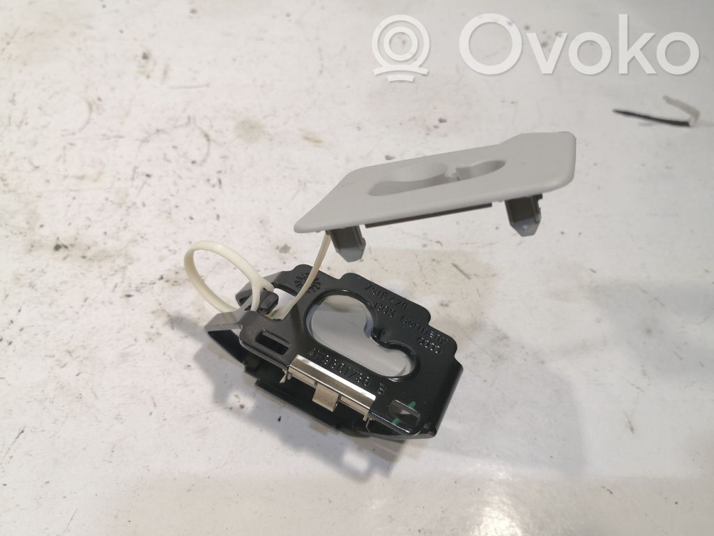 Audi A6 S6 C6 4F Tavaratilan verkon kiinnitys 