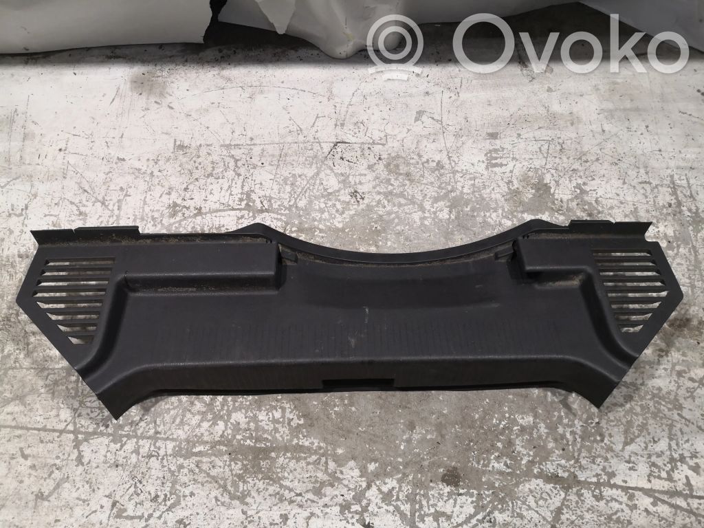 Opel Astra H Osłona pasa bagażnika 