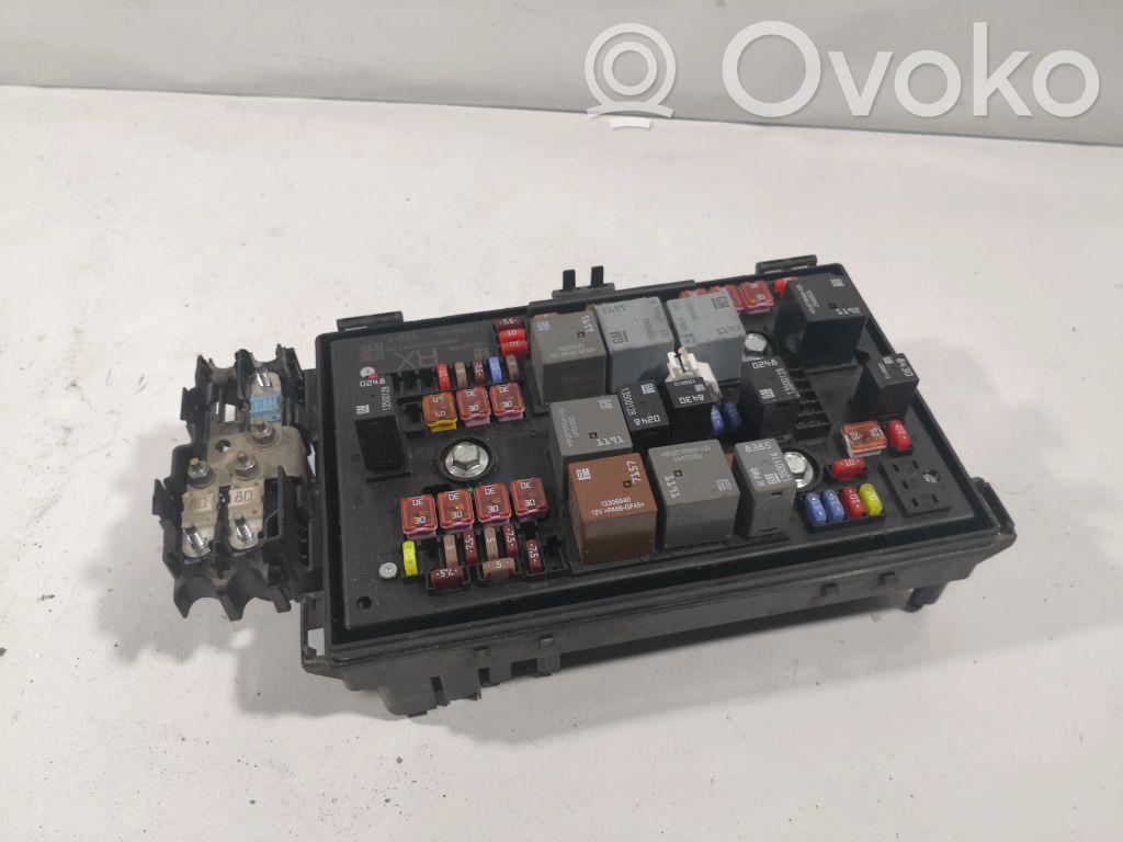 Opel Astra J Módulo de fusible 