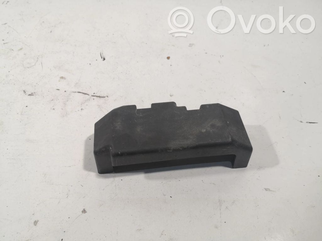 Opel Astra J Tapa de caja de fusibles 