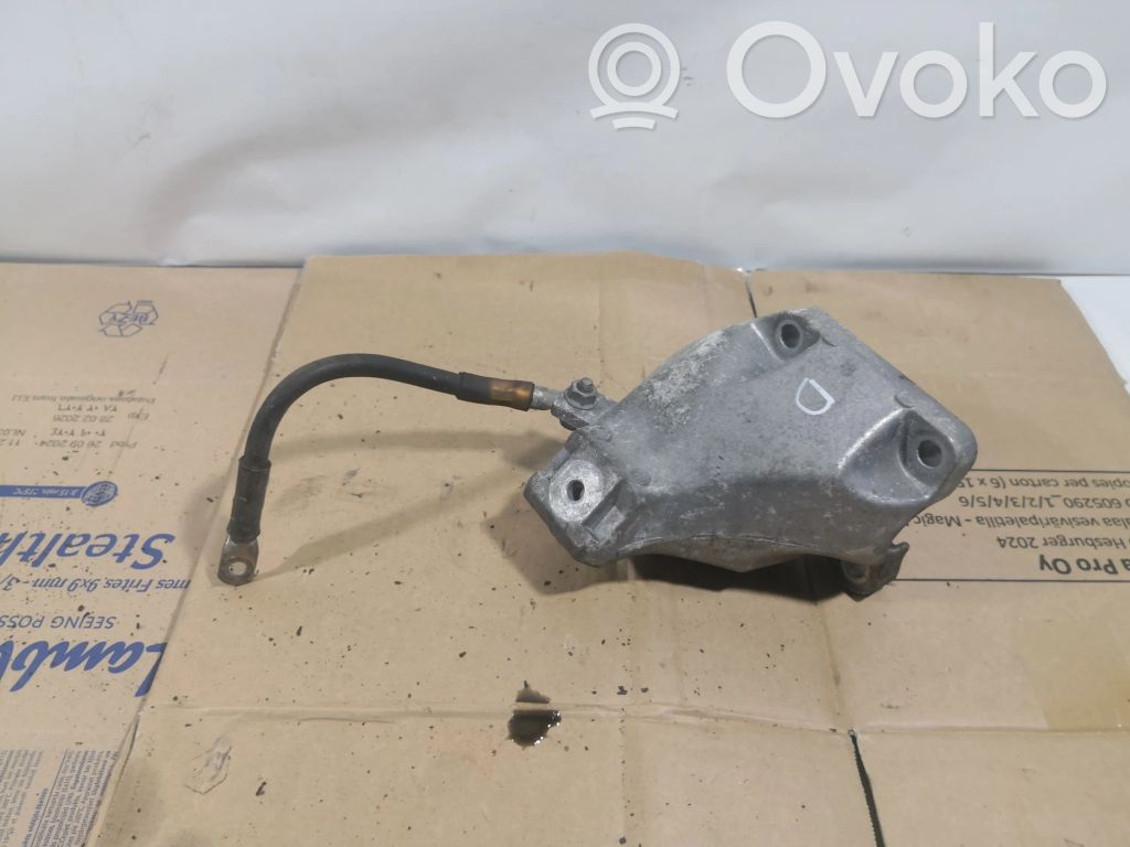 Audi A4 S4 B7 8E 8H Engine mounting bracket 