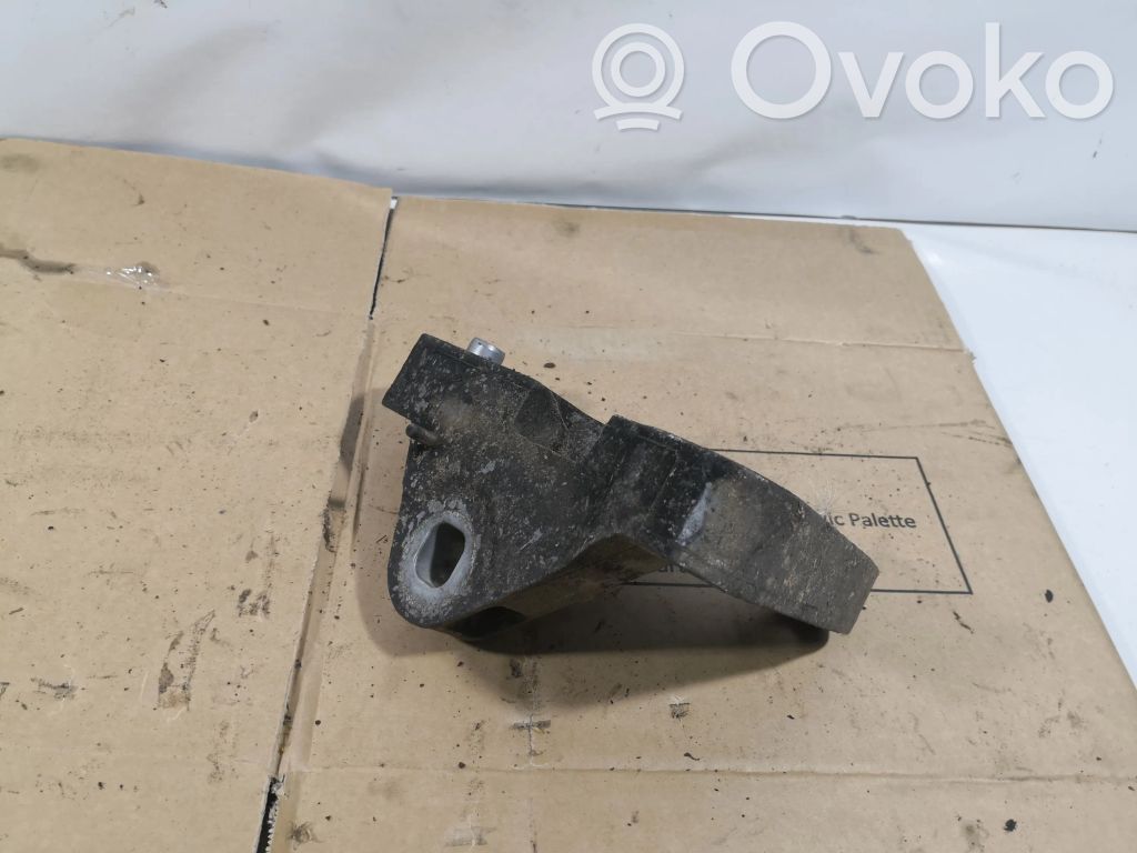 Volkswagen Transporter - Caravelle T5 Engine mounting bracket 