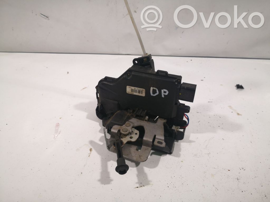 Audi A4 S4 B6 8E 8H Priekinė durų spyna 