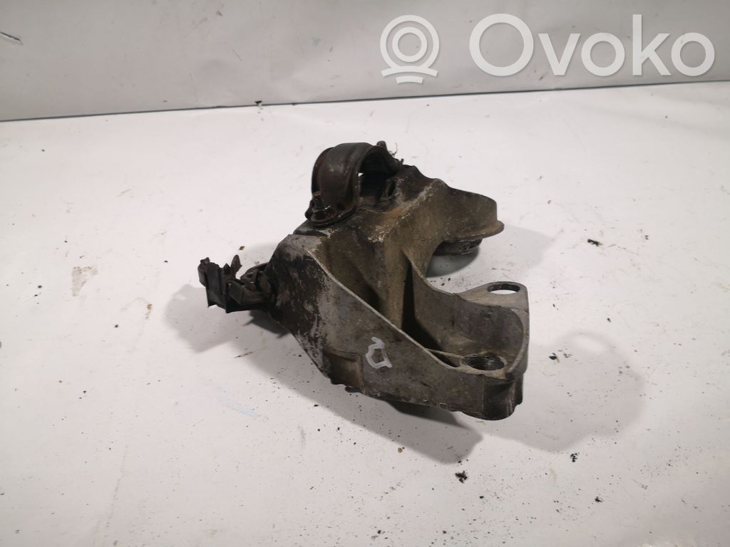 Audi A4 S4 B6 8E 8H Engine mounting bracket 