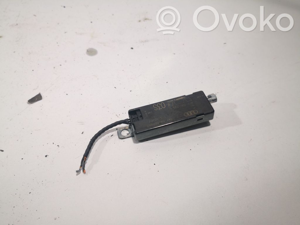 Audi A6 S6 C6 4F Antenos stiprintuvas 