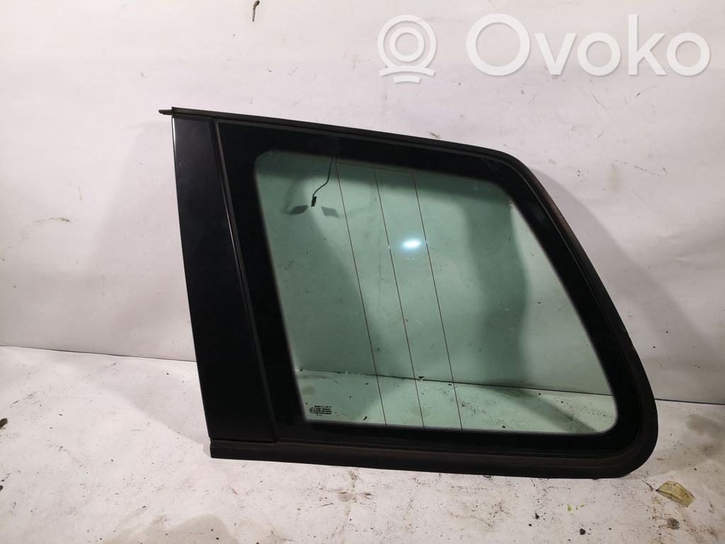 Volkswagen Touareg I Rear side window 