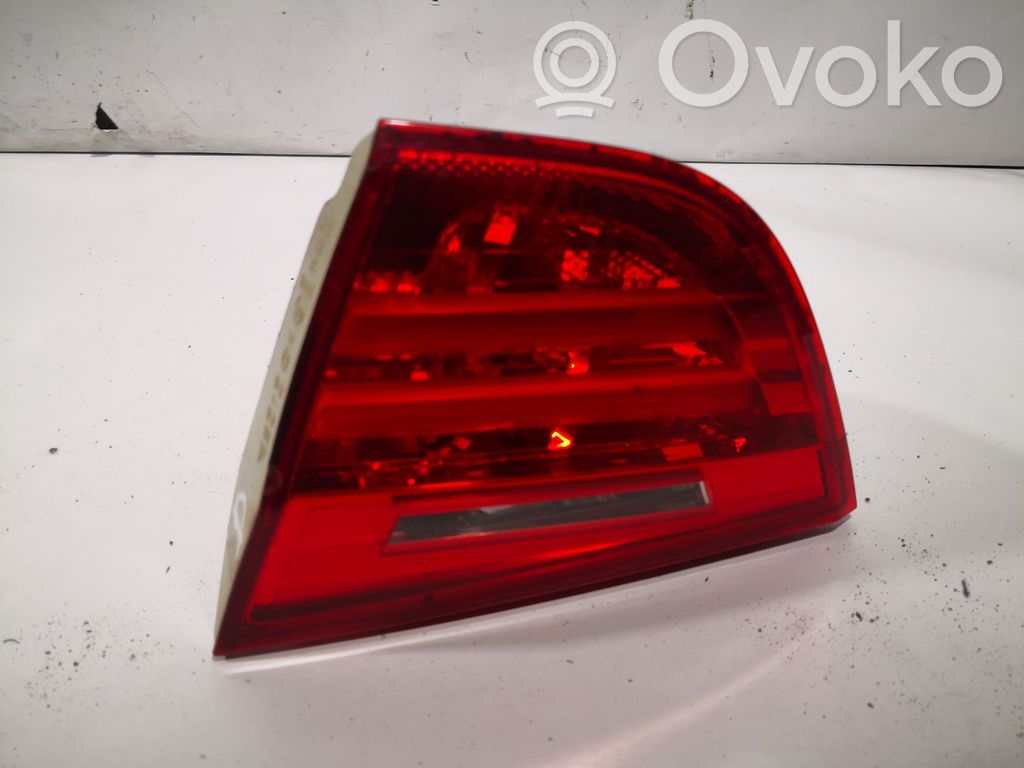 BMW 3 E90 E91 Aizmugurējais lukturis pārsegā 