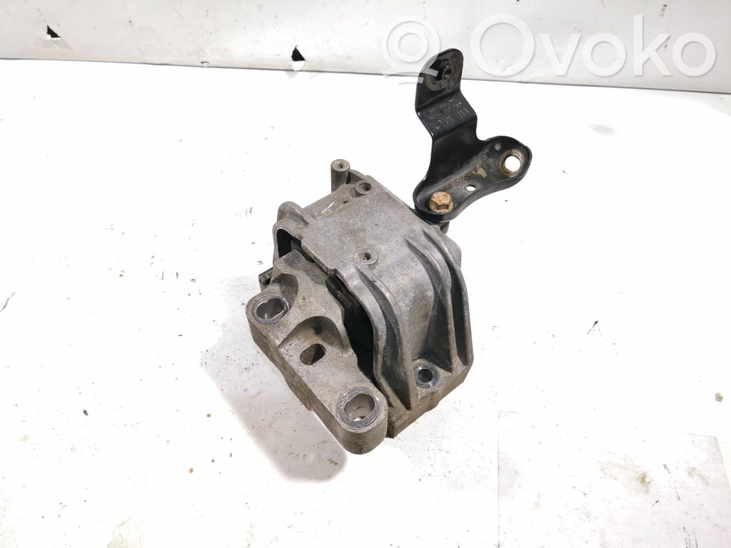 Volkswagen PASSAT B6 Engine mount bracket 