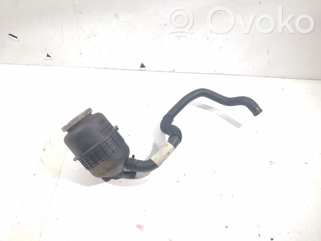 Audi A4 S4 B8 8K Ohjaustehostimen nestesäiliö 