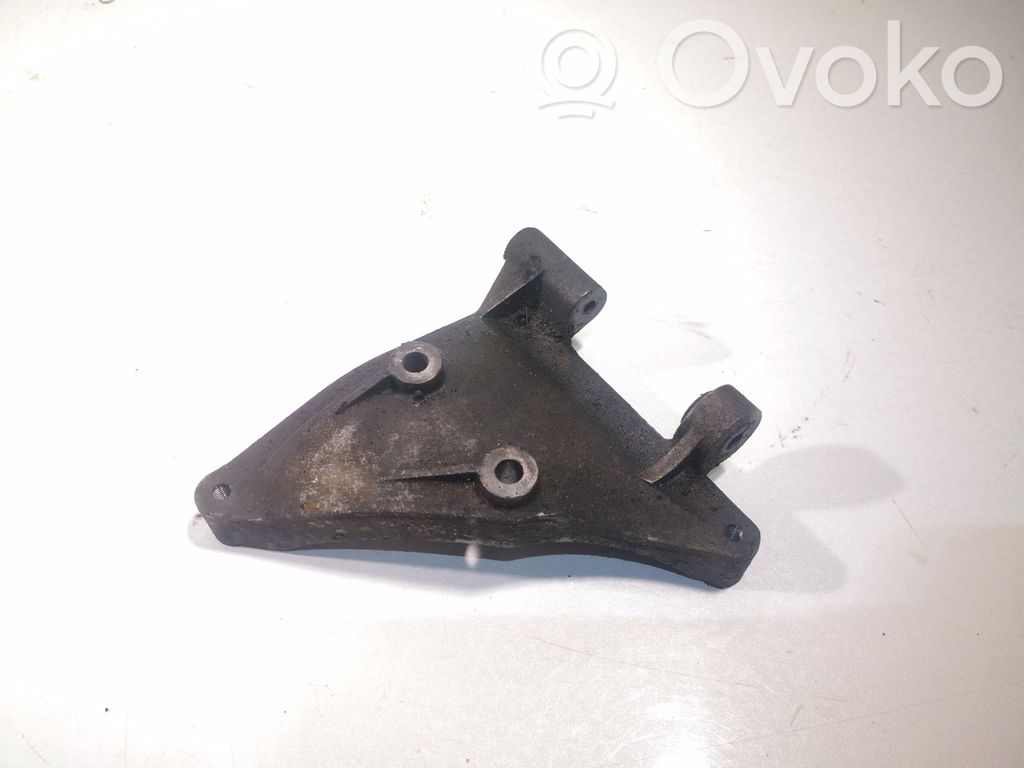 Volkswagen PASSAT B5.5 Engine mounting bracket 
