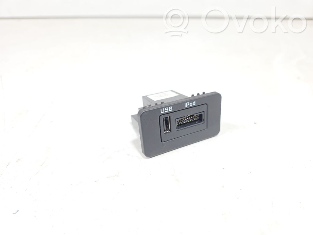 Land Rover Range Rover L322 iPod connector socket 