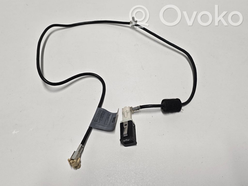 BMW X5 E70 USB socket connector 