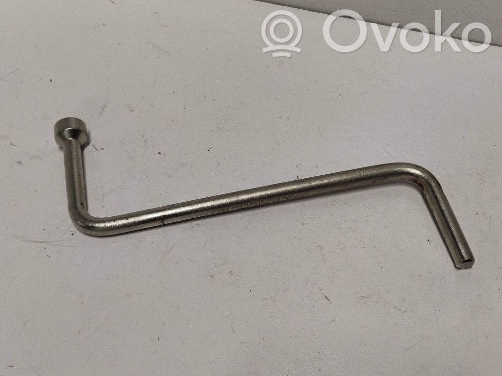 Clé à écrou de roue   6758731