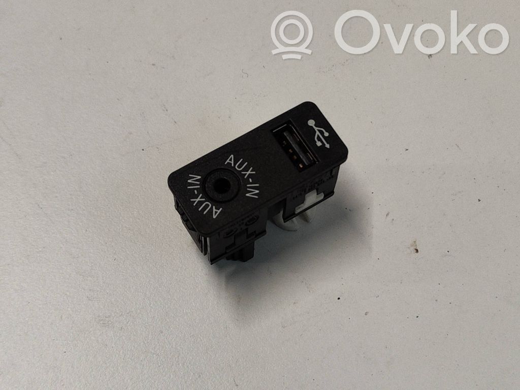 BMW 1 F20 F21 AUX in-socket connector 