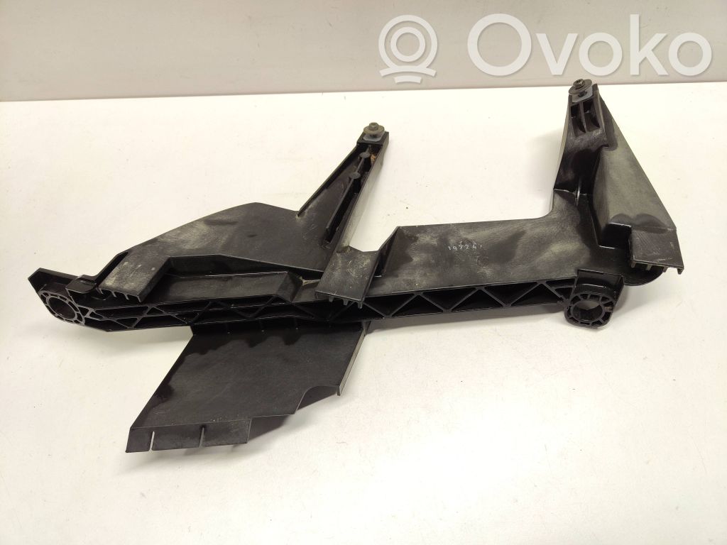 BMW X3 E83 Headlight/headlamp mounting bracket 