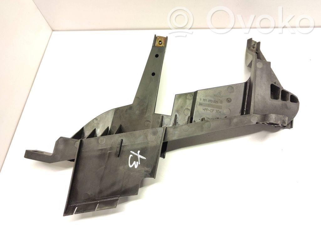 BMW X3 E83 Headlight/headlamp mounting bracket 