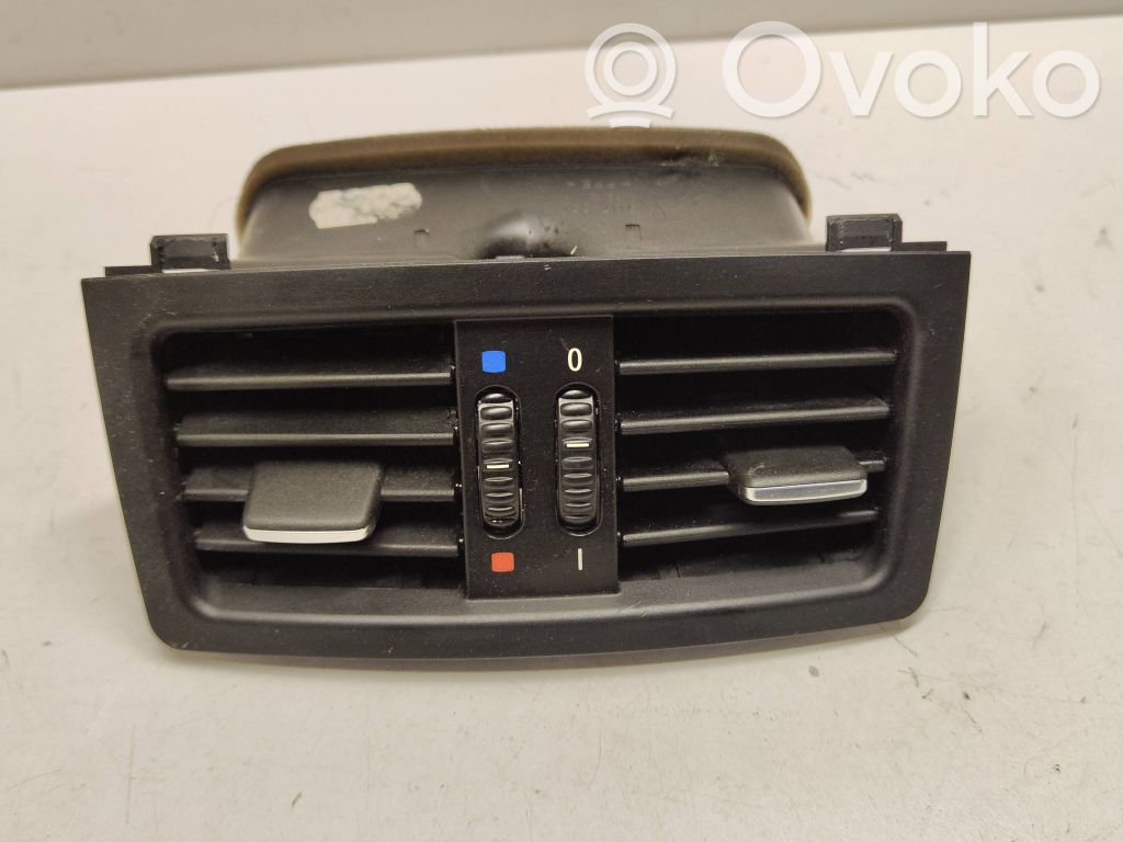 BMW 5 E60 E61 Aizmugurējā gaisa - ventilācijas reste 