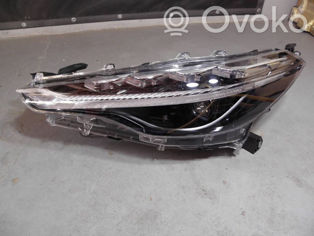 Toyota Corolla Cross Передняя фара 