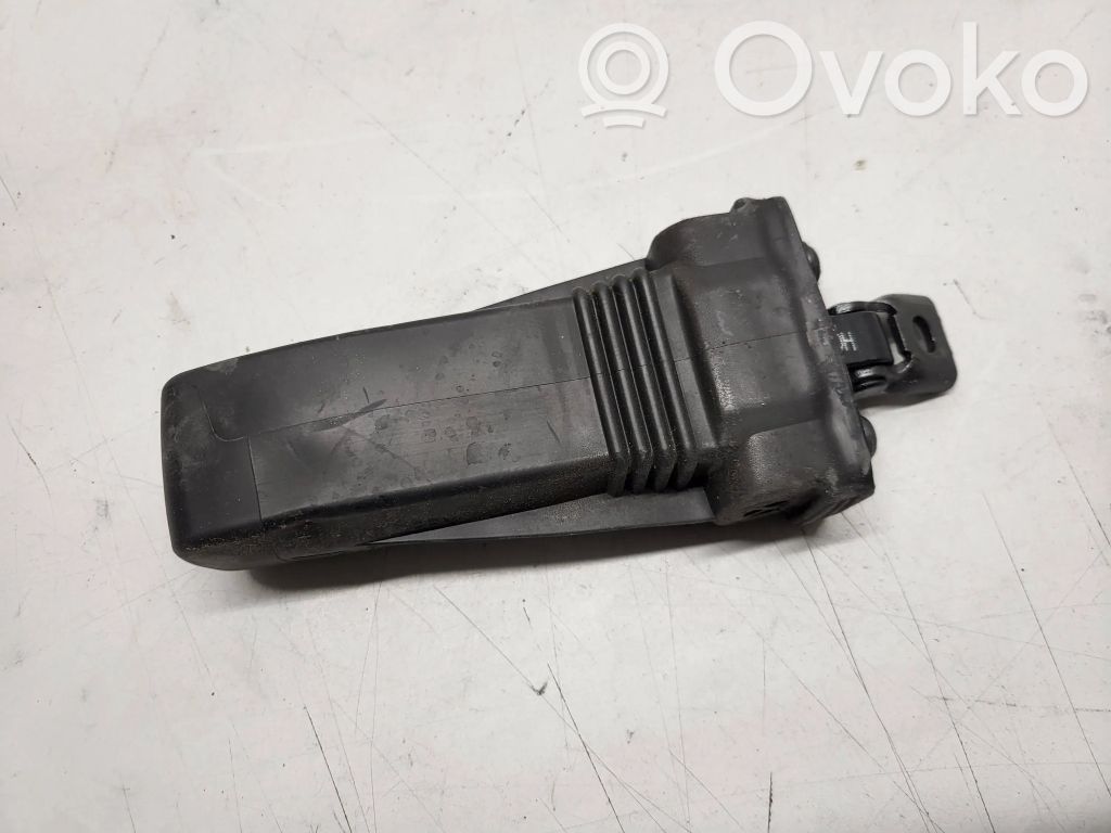 Audi A4 S4 B9 Takaoven pidätin 