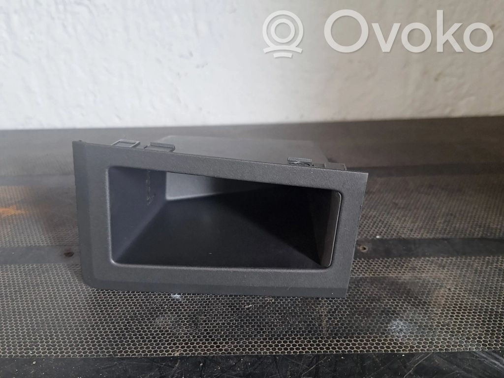 Volvo V70 Kita salono detalė 