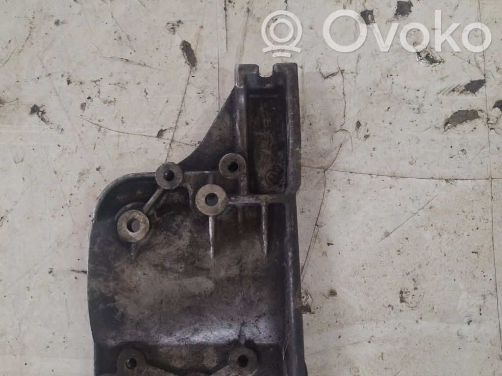 Engine mounting bracket