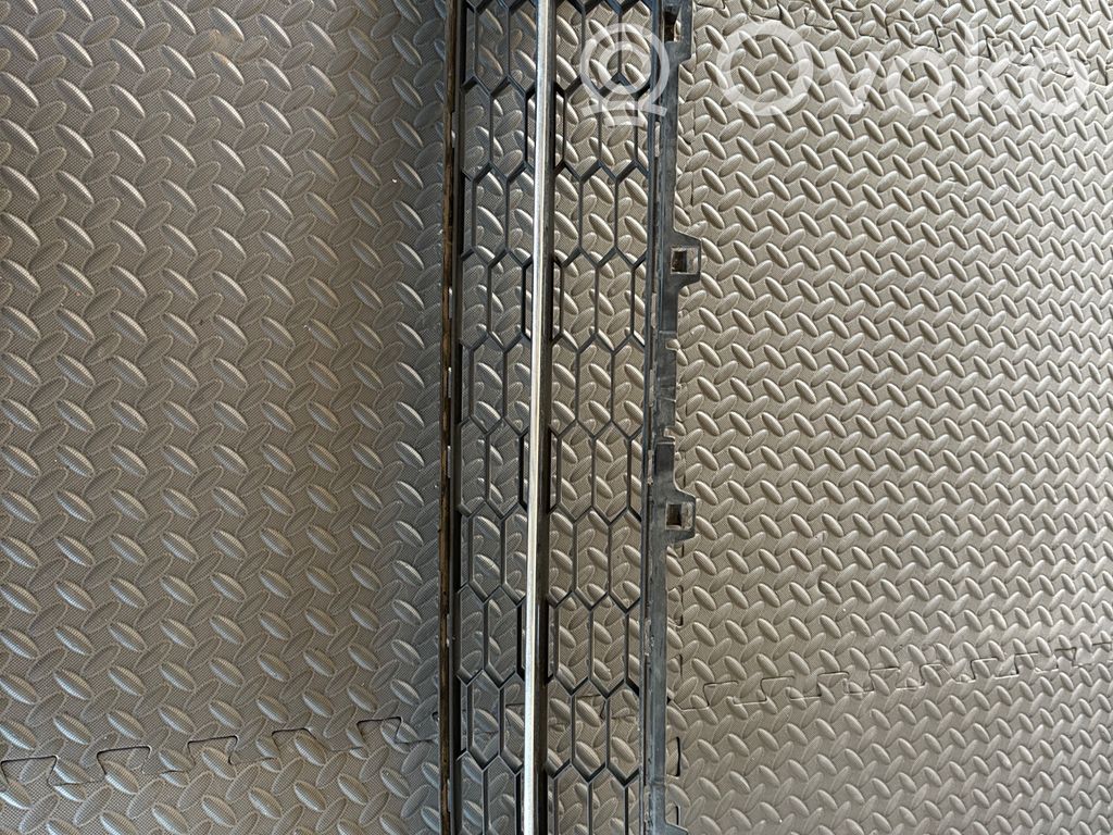 Skoda Superb B8 (3V) Front bumper lower grill 