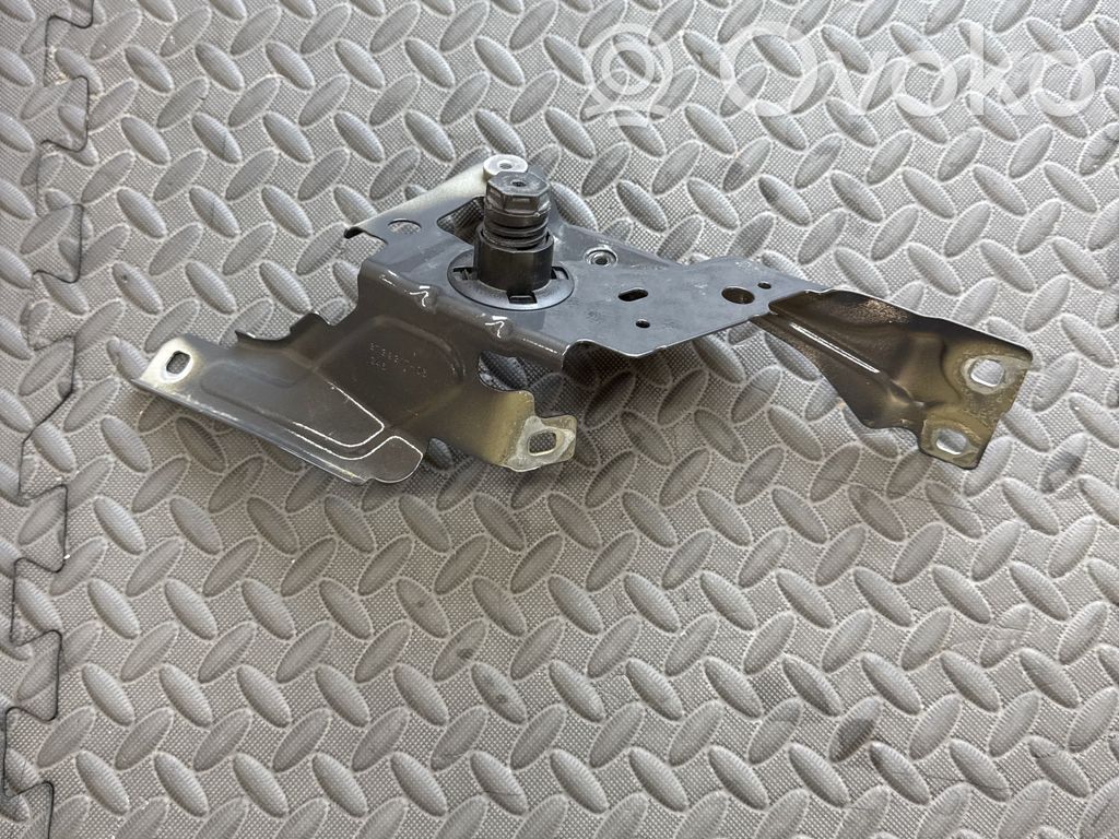 BMW i4 Fender mounting bracket 