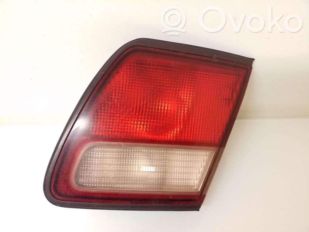 Mitsubishi Galant Galinis žibintas dangtyje 