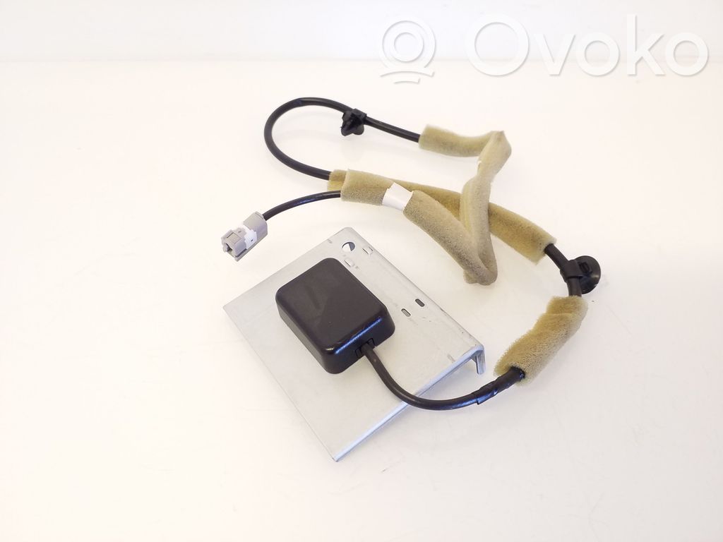 Subaru Outback (BS) GPS-pystyantenni 